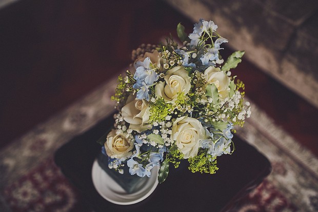10-vintage-pastel-wedding-theme-blue-yellow-bouquet-weddingsonline