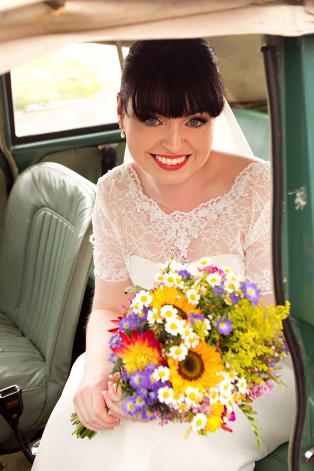 21-vintage-style-summer-bride-bouquet-weddingsonline