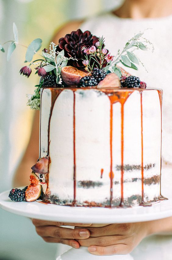 Autumn-wedding-ideas-naked-cake-weddingsonline