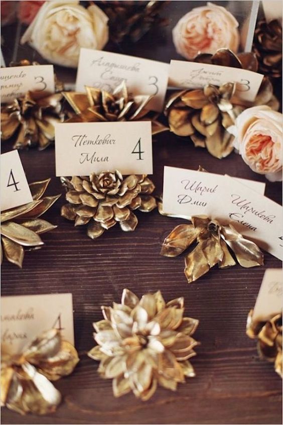 autumn-wedding-ideas-gold-decor-succulents-weddingsonline