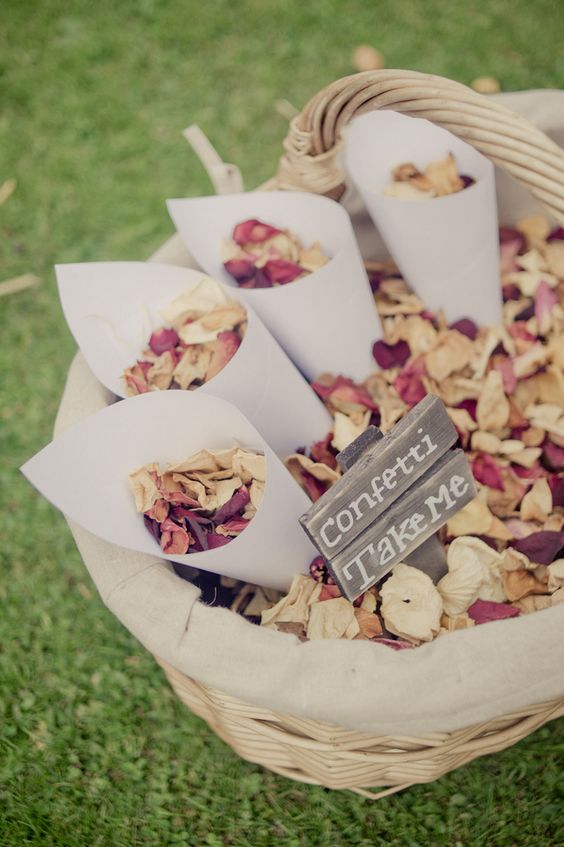 autumn-wedding-ideas-petals-confetti-cones-weddingsonline