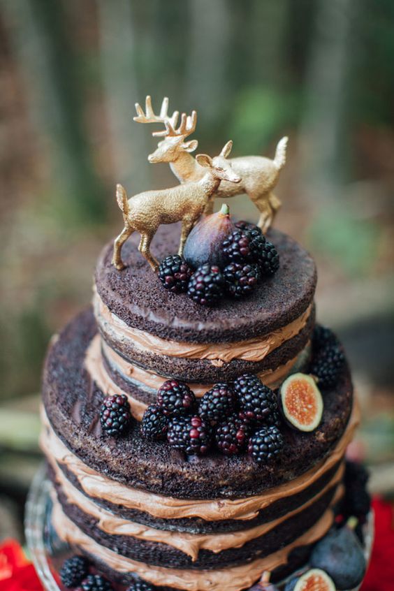 autumn-wedding-ideas-woodland-animals-cake-topper-weddingsonline