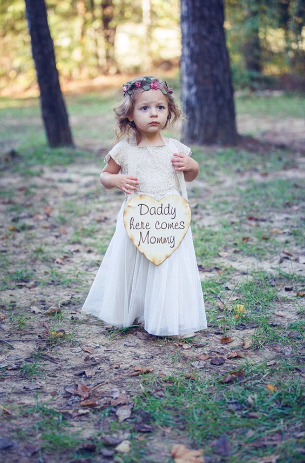 daddy-here-comes-mammy-wedding-sign-flower-girl