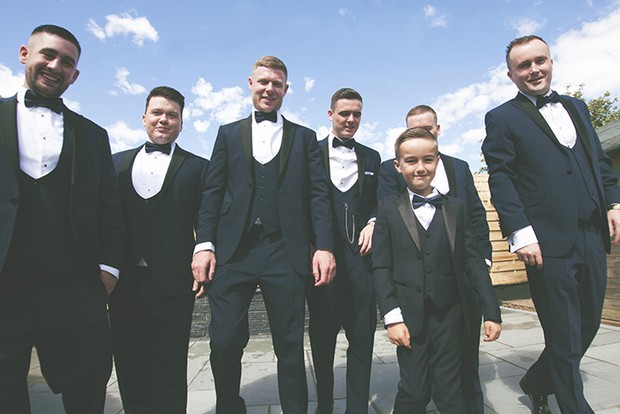 dapper-groom-and-groomsmen-in-black-tie