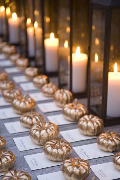 halloween-wedding-ideas-gold-mini-pumpkins
