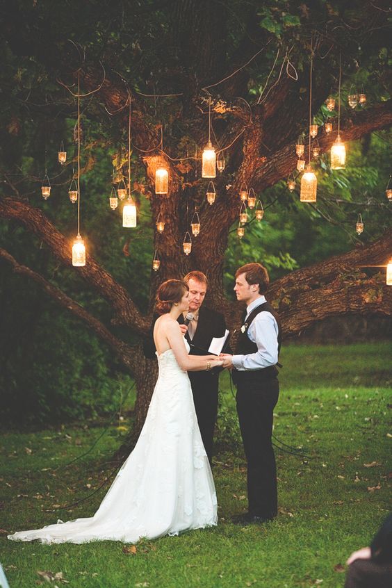 hanging-candle-lanterns-wedding-ceremony-tree