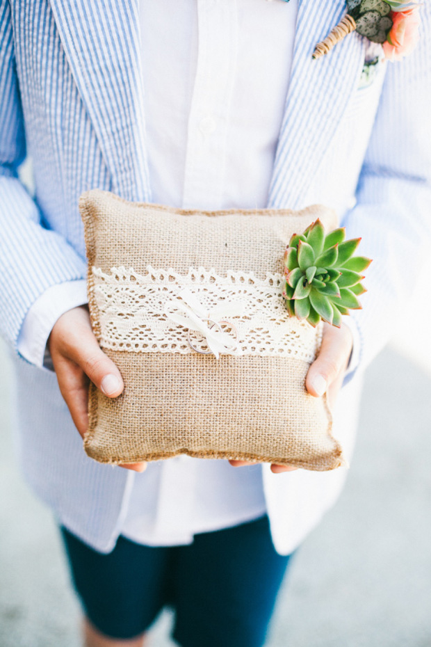 hessian-and-lace-ring-pillow-wedding