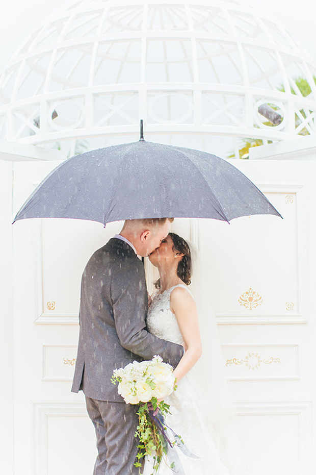 rain-day-wedding-photo-couple-under-umbrella