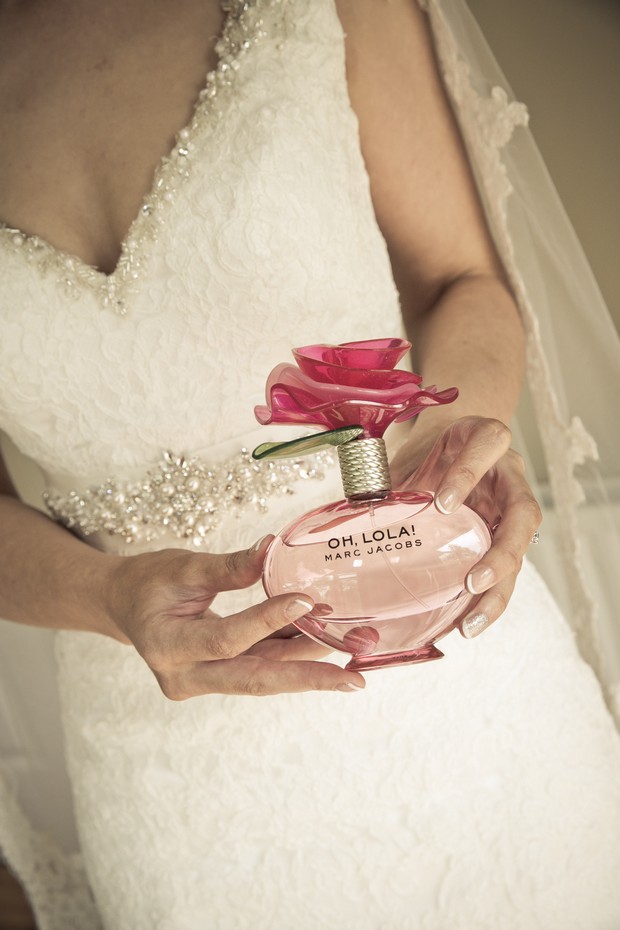 11-real-wedding-perfume-oh-lola-marc-jacobs-bride-weddingsonline