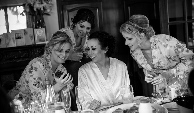5-bride-bridesmaids-getting-ready-wedding-morning-weddingsonline