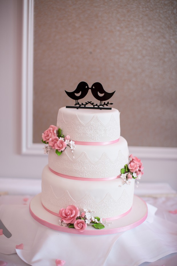 White-Pastel-Pink-Wedding-cake-flowers (1)