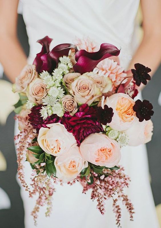autumn-wedding-bouquet-burgundy-roses
