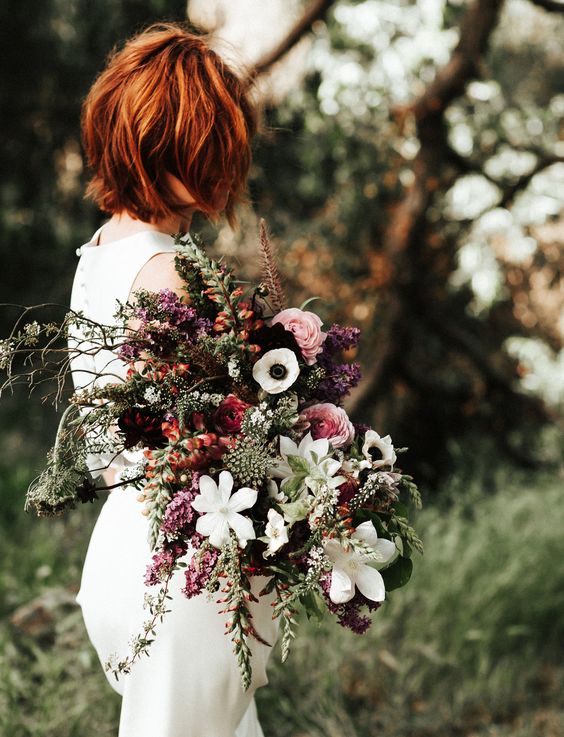 autumn-wedding-bouquet-lush-texture-forest-bride-weddingsonline