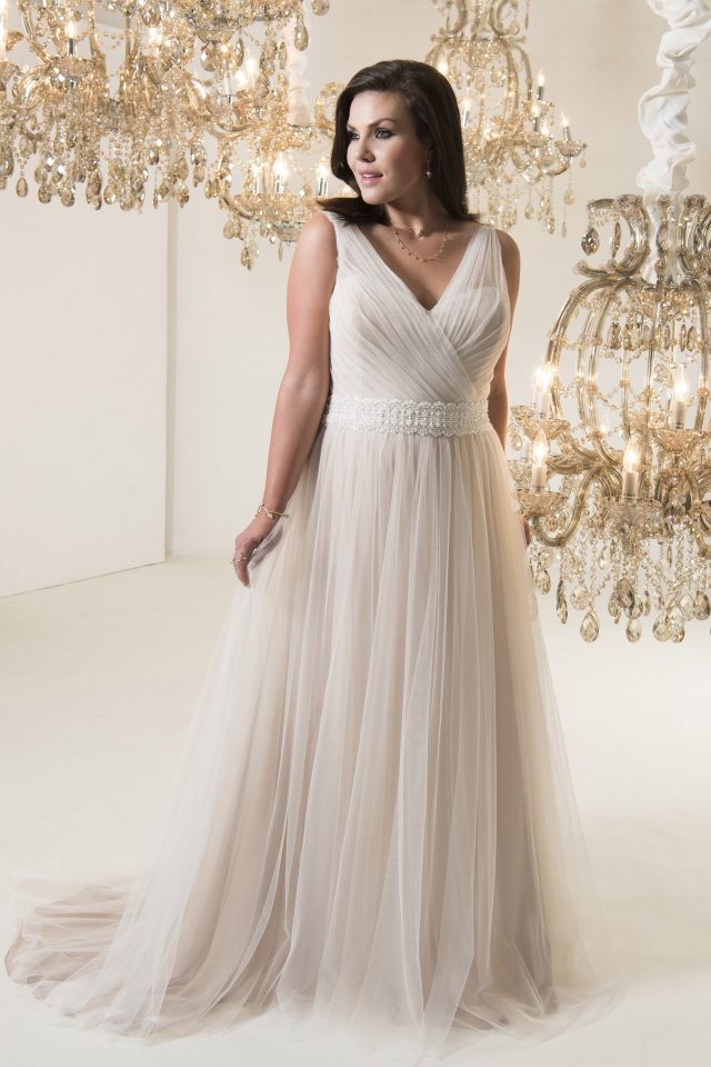 callista-botticelli-wedding-dress-curvy-brides-weddingsonline