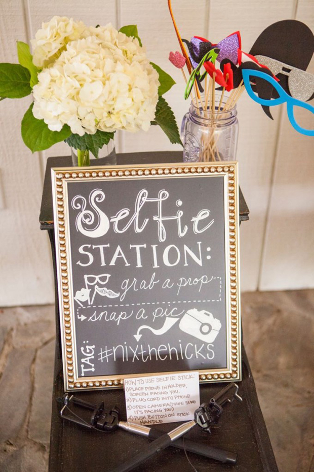 selfie-station-wedding