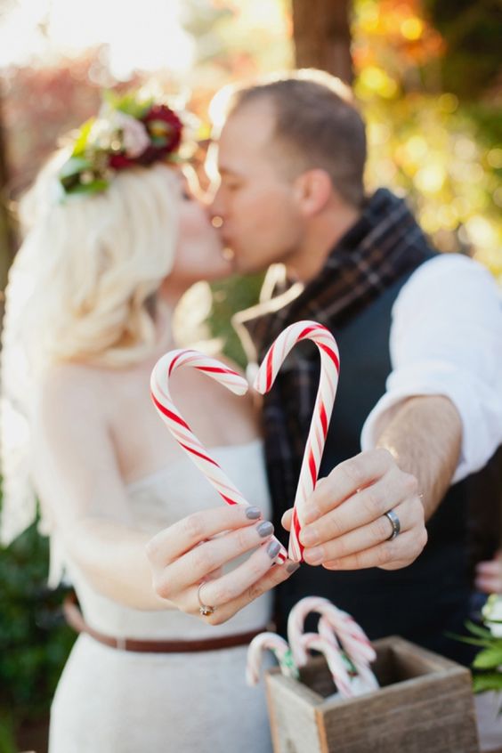winter-wedding-ideas-4-candy-canes-weddingsonline