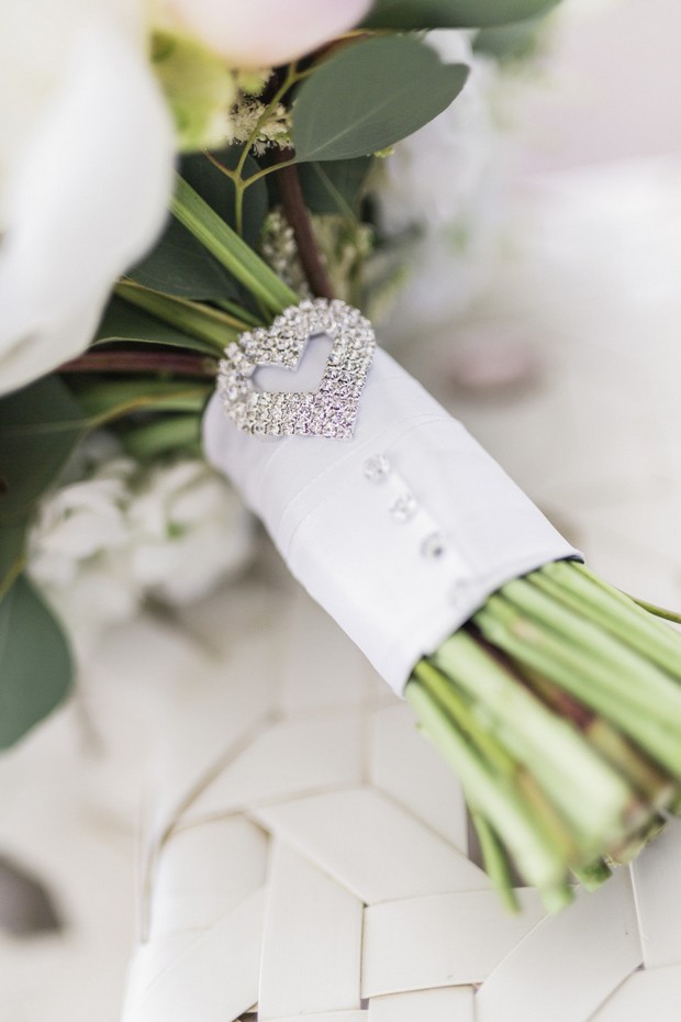 9-Cute-Wedding-Details-Heart-Brooch-Bouquet