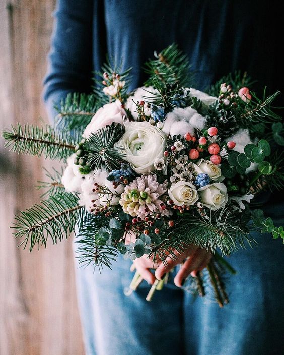 Winter-Wedding-Bouquet-Berry-Succulent-Floral-weddingsonline