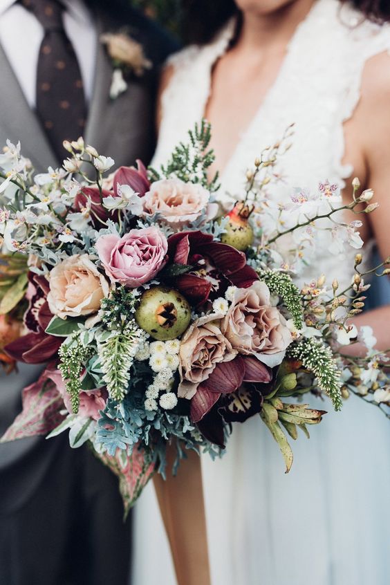 Winter-Wedding-Bouquet-Purple-Elegant-weddingsonline
