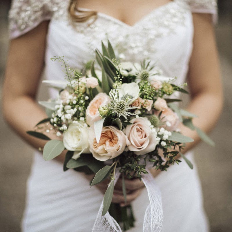 Winter-Wedding-Bouquet-Romantic-Style-weddingsonline