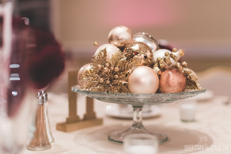 christmas-ornaments-table-centrepieces-wedding