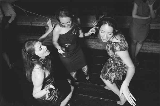 dance-floor-tips-silent-disco-wedding