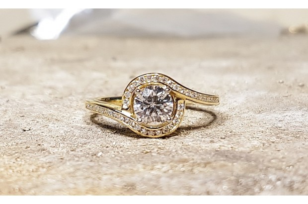 engagement-rings-ireland-elegant-gems-gold-swirl