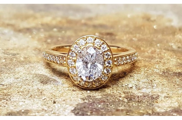 engagement-rings-ireland-elegant-gems-oval-pave