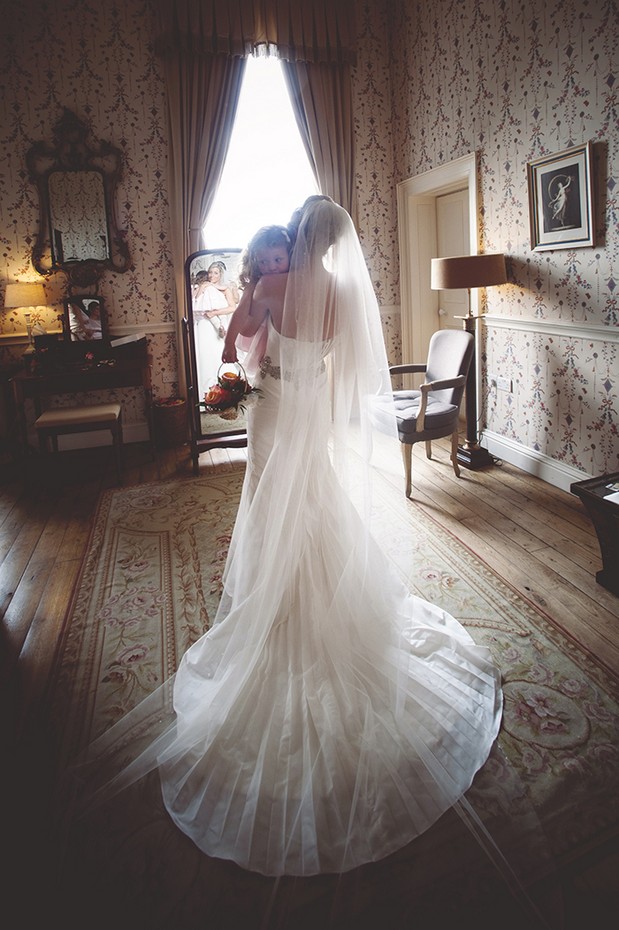 14-Bridal-portrait-wedding-morning-dressing-room-Couple-Photography-weddingsonline