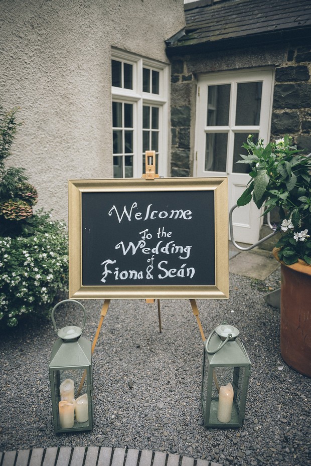 26-Wedding-Sign-Chalkboard-Welcome-Gold-Frame-weddingsonline
