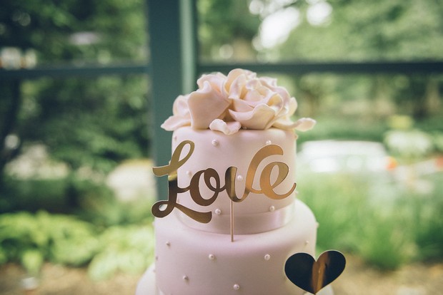 37-Classic-wedding-cake-Love-letter-word-topper-gold-Emma-Russell-Photography-weddingsonline