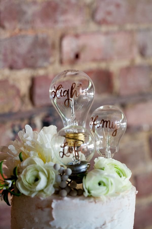 light-bulb-wedding-cake-topper-weddingsonline