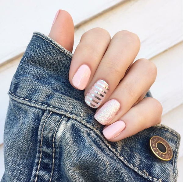 18 Stunning Engagement Manicures to Show Off Your New Ring | weddingsonline