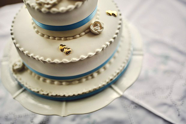 white-blue-gold-wedding-cake