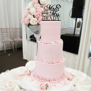 28 Incredible Wedding Cakes from Irish Cake Makers | weddingsonline