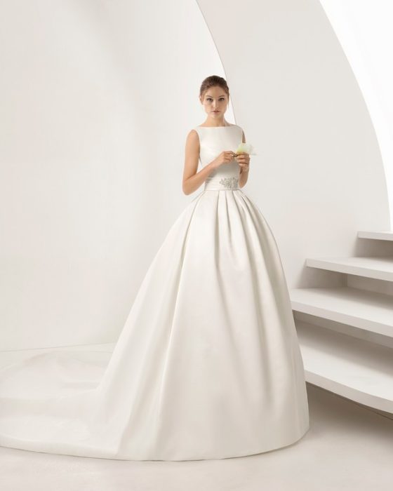 30 of the Most Beautiful Bridal Ball Gowns | weddingsonline