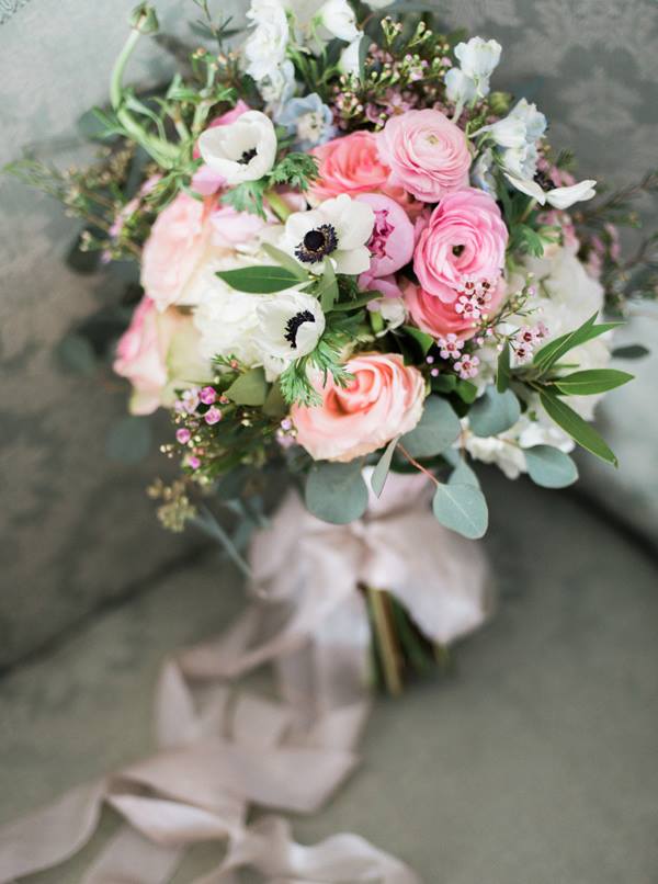32 Stunning Spring/Summer Wedding Bouquets for Brides | weddingsonline