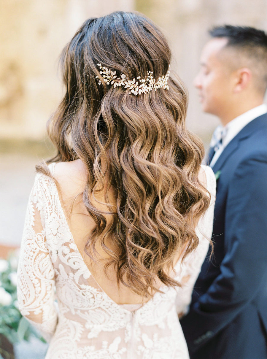 14 Dreamy Loose Wedding Hairstyles
