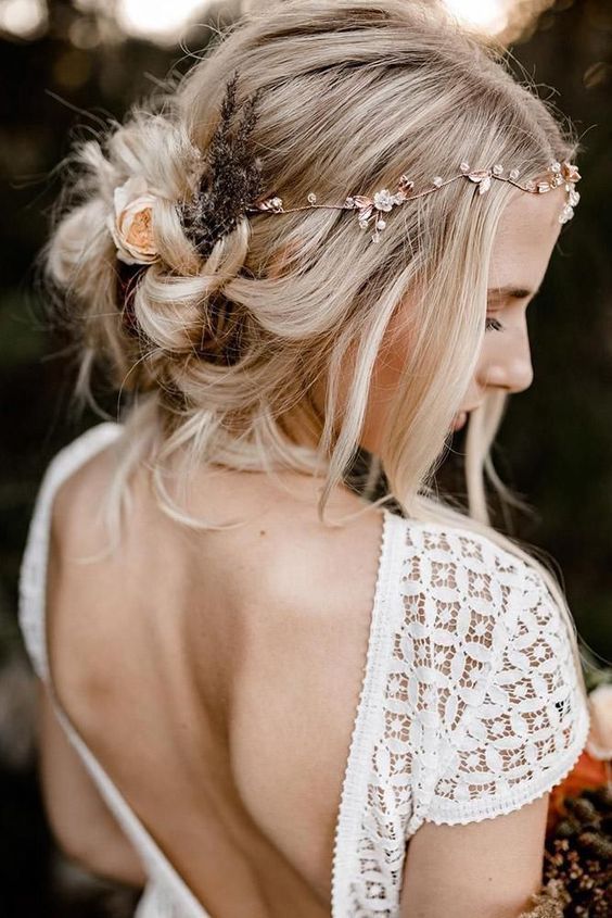 Relaxed Bridal Hairstyles For A Boho-Loving Bride | weddingsonline