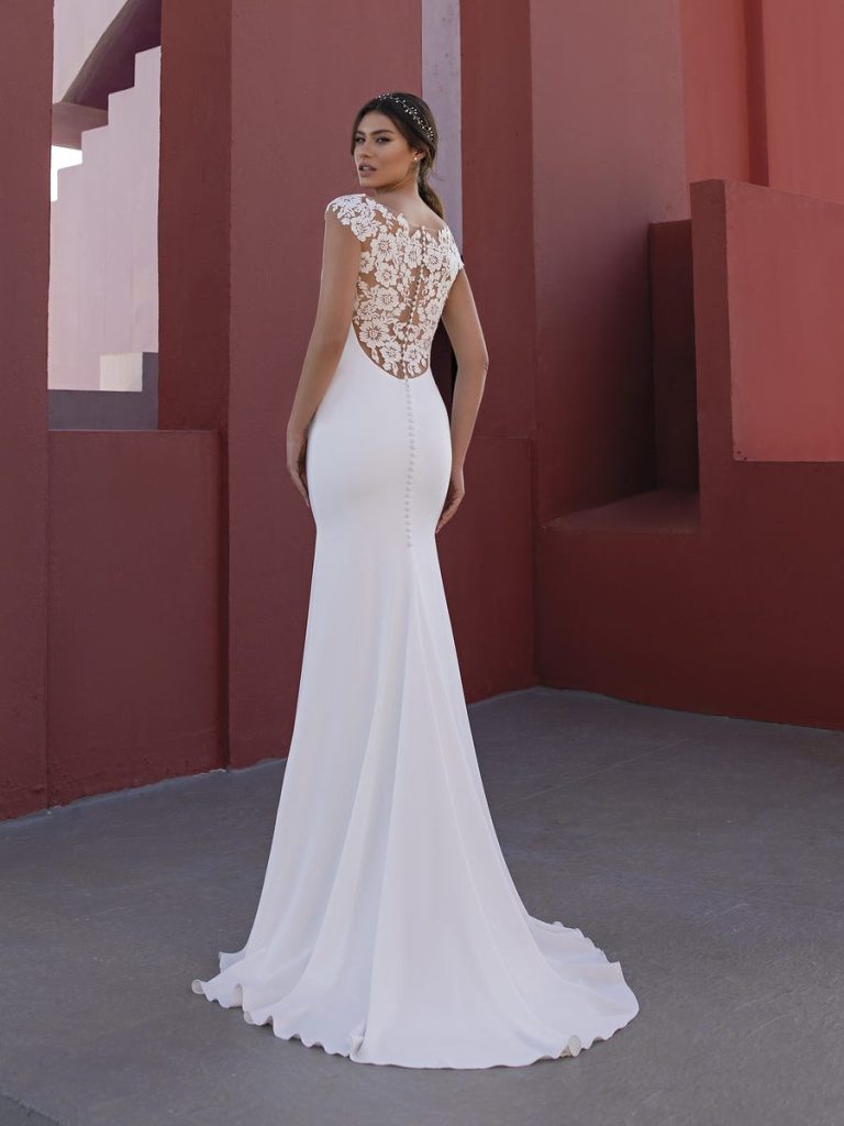 Enchanting & Dramatic Back Detailed Bridal Gowns 