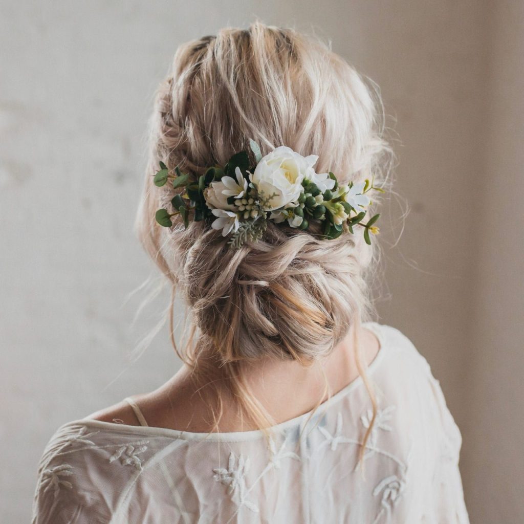 Pretty Ways to Wear Flowers in your Hair