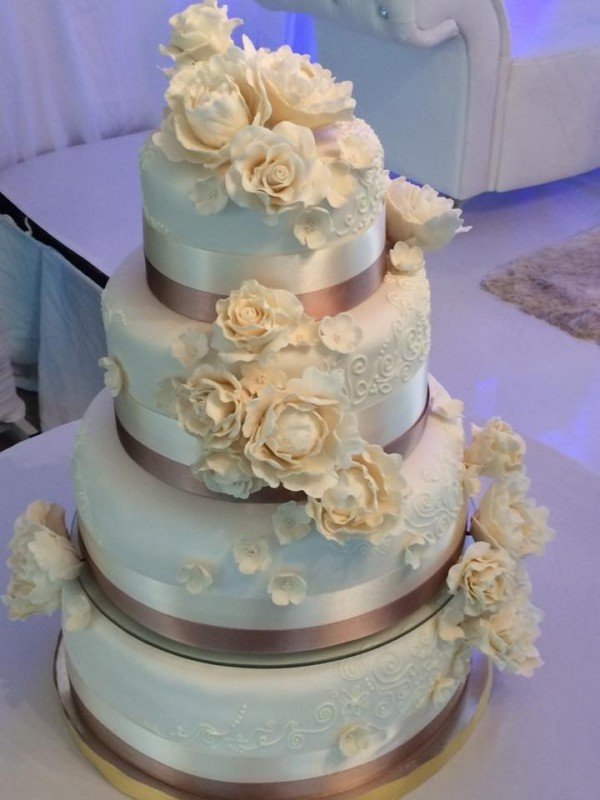 Winter wedding cakes