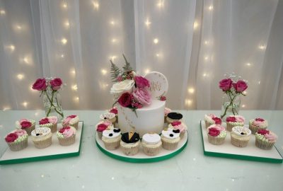 choosing wedding cake