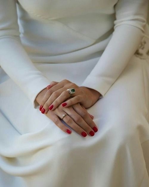 Romantic red nails