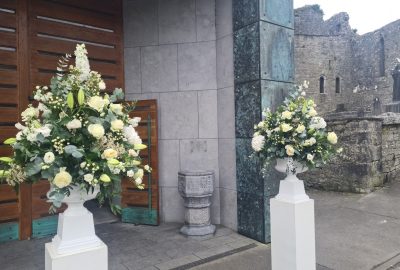 Entrance floral urn designs