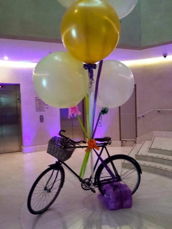 Ocersized Wedding Balloons with vintage bike