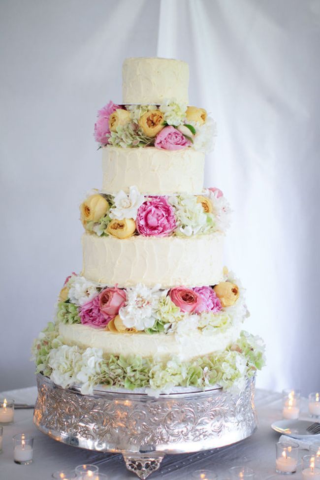 Flower stuffed between tiers of wedding cake