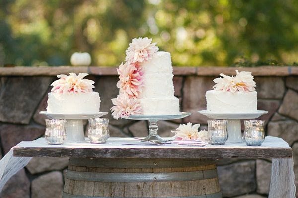 Textured wedding cakes