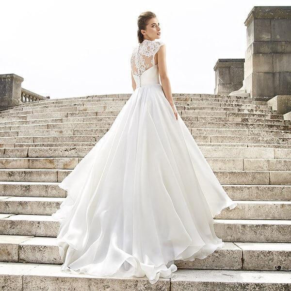 Romantic wedding gown