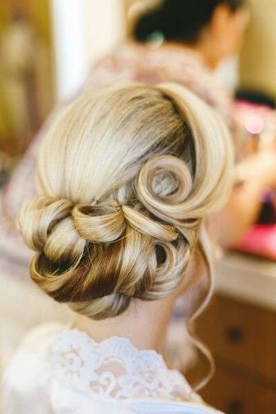 elegant-vintage-wedding-hairstyle-updo-mrs2be